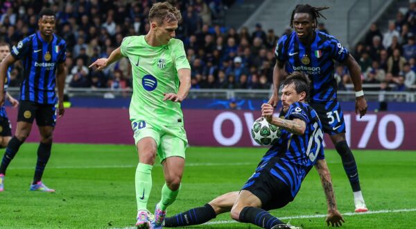 Dani Olmo of FC Barcelona seen in action during UEFA Champions League 2024/25 Semi Final - 2nd leg football match between FC Internazionale and FC Barcelona at San Siro Stadium Photo: Fabrizio Carabelli/IPA Sport / ipa-agency.net/IPA