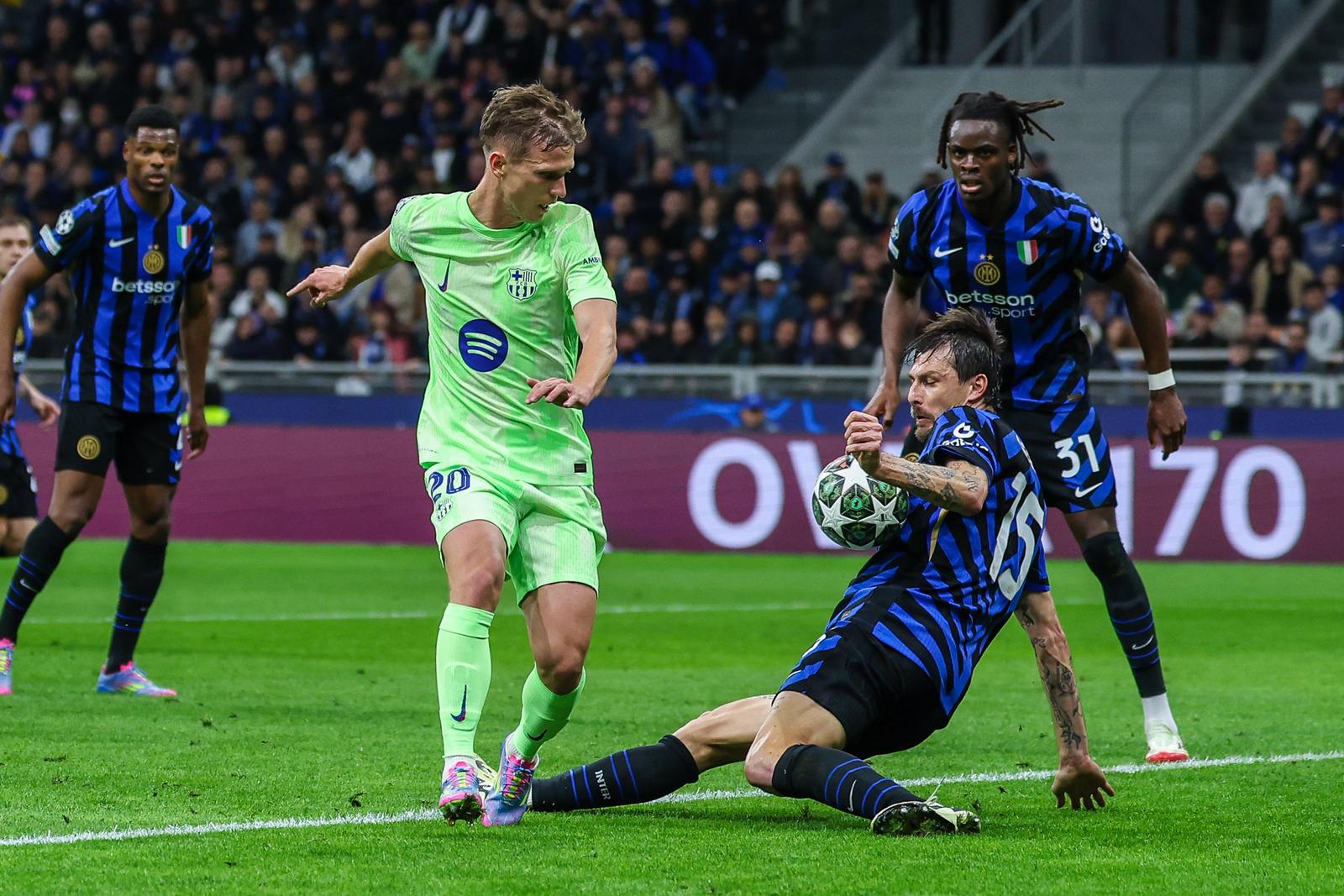 Dani Olmo of FC Barcelona seen in action during UEFA Champions League 2024/25 Semi Final - 2nd leg football match between FC Internazionale and FC Barcelona at San Siro Stadium Photo: Fabrizio Carabelli/IPA Sport / ipa-agency.net/IPA