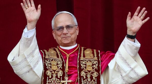 Newly elected Pope Leo XIV, Cardinal Robert Prevost of the United States appears on the balcony of St. Peter's Basilica, at the Vatican, May 8, 2025. REUTERS/Guglielmo Mangiapane Photo: GUGLIELMO MANGIAPANE/REUTERS