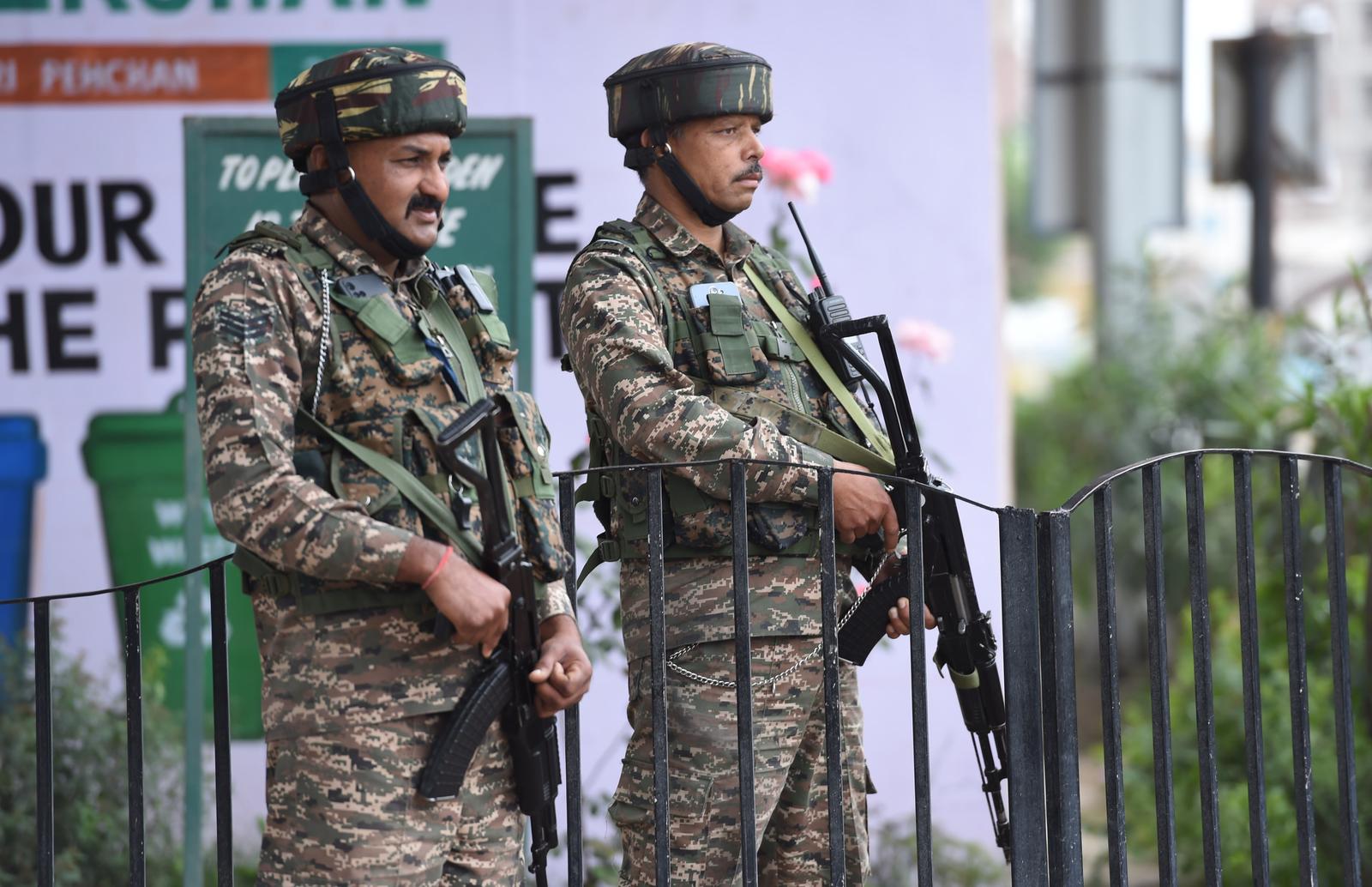 (250510) -- SRINAGAR, May 10, 2025 (Xinhua) -- Indian paramilitary troopers stand guard as security beefed up in Srinagar city, the summer capital of Indian-controlled Kashmir, May 10, 2025. (Xinhua/Javed Dar) Photo: Javed Dar/XINHUA