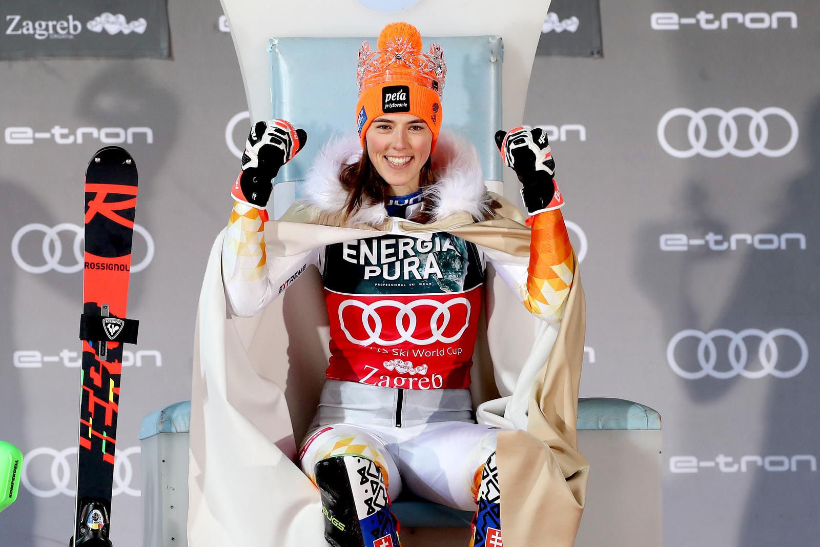 04.01.2022., Zagreb - Dodjela medalja nakon zavrsetka zenskog slaloma Audi FIS Svjetskog skijaskog kupa Snow Queen Trophy 2022. Slovacka skijasica Petra Vlhova pobjednica je slaloma Svjetskog kupa na zagrebackom Sljemenu. Photo: Luka Stanzl/PIXSELL
