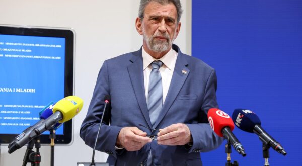 09.05.2025.,  Zagreb - Ministar znanosti, obrazovanja i mladih Radovan Fuchs na konferenciji za medije nakon prosvjeda triju obrazovnih sindikata. Photo: Matija Habljak/PIXSELL