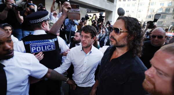 epa12068883 British comedian and actor Russell Brand arrives at Westminster Magistrates Court in London, Britain, 02 May 2025, to attend his trial on charges of rape and sexual assault.  EPA/ANDY RAIN