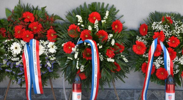 29.05.2025., Sibenik - Polaganje vijenaca uoci Dana Dravnosti na krizu gradskog groblja Kvanj u Sibeniku. Photo: Hrvoje Jelavic/PIXSELL