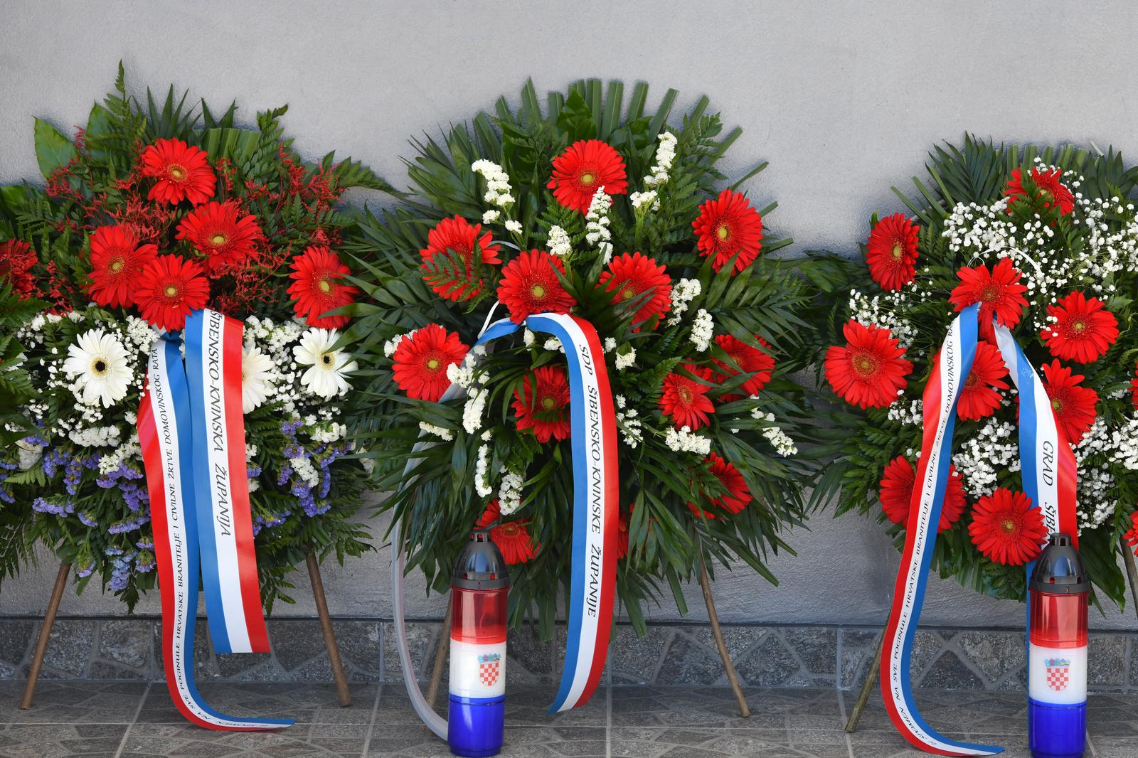 29.05.2025., Sibenik - Polaganje vijenaca uoci Dana Dravnosti na krizu gradskog groblja Kvanj u Sibeniku. Photo: Hrvoje Jelavic/PIXSELL