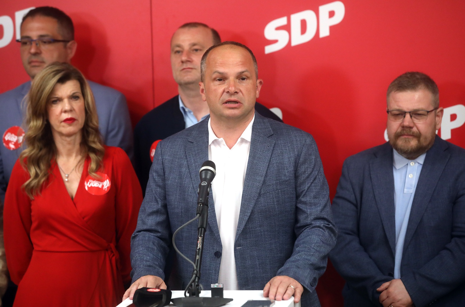 Zagreb, 18.05.2025 - Doček rezultata lokalnih izbora u stožeru SDPa na Iblerovom  trgu u Zagrebu. Na fotografiji Biljana Borzan, Siniša Hajdaš Dončić, Mihael Zmajlović.
foto HINA/ Denis CERIĆ /dc