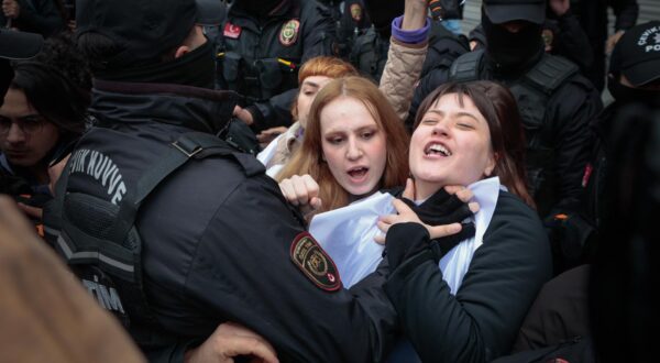 Riot police scuffle with demonstrators during the protest. Protesters attempted to defy a ban and marched on Taksim Square to celebrate May Day in Istanbul, Turkey. (Photo by Osman Sadi Temizel / SOPA Images/Sipa USA) Photo: SOPA Images/SIPA USA