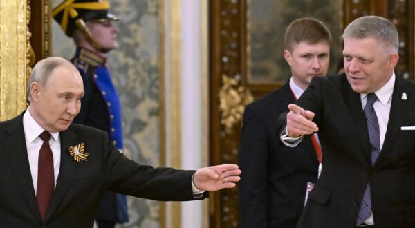 epa12087711 Russian President Vladimir Putin (L) meets with Slovak Prime Minister Robert Fico (R) at the Kremlin in Moscow, Russia, 09 May 2025. Russia marks the 80th anniversary of the victory in World War II over Nazi Germany and its allies.  EPA/ALEXANDER NEMENOV/AFP POOL