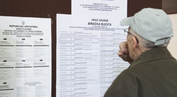 Zagreb, 18.05.2025. - U Hrvatskoj je danas otvoreno 6.600 biračkih mjesta na kojima birači odlučuju o lokalnoj vlasti za iduće četiri godine – vijećima i skupštinama općina, gradova i županija te načelnicima, gradonačelnicima i županima. Na fotografiji ilustracija, biračko mjesto u OŠ Ivana Meštrovića. foto HINA/ Lana SLIVAR DOMINIĆ/ lsd