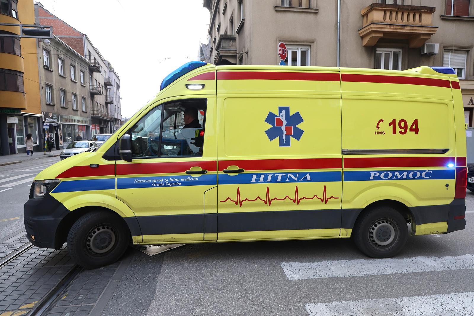 02.04.2025., Zagreb - Zbog prometne nesrece, naleta osbobnog vozila na pjesaka u Ilici u prekidu je tramvajski promet u oba smijera od Trg Franje Tudjmana do Crnomerca. Photo: Patrik Macek/PIXSELL