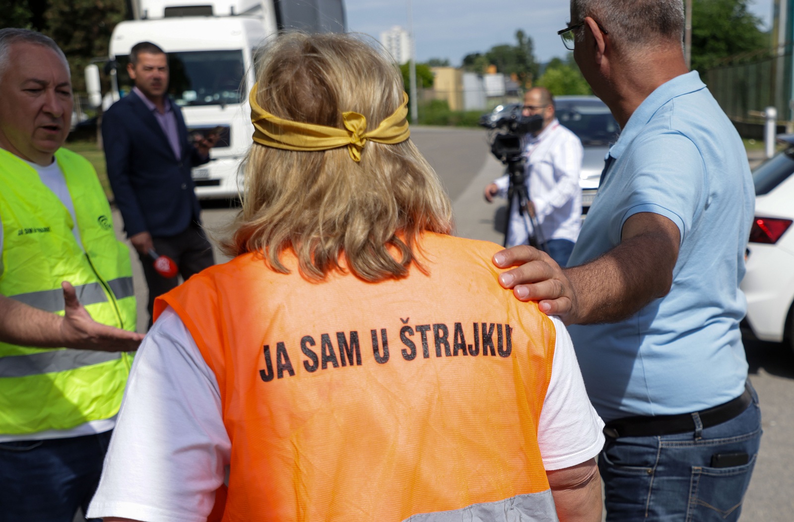 Zagreb, 27.05.2025.- U organizaciji Sindikata zaposlenih u poljoprivredi, prehrambenoj i duhanskoj industriji i vodoprivredi Hrvatske održao se štrajk u kompanijama JAMNICA plus d.o.o., ZVIJEZDA plus d.o.o. i PIK VRBOVEC plus d.o.o. Na fotografiji pogon ZVIJEZDA plus d.o.o. u ulici Marijana Čavića u Zagrebu.
foto HINA/ Admir BULJUBAŠIĆ/ abu
