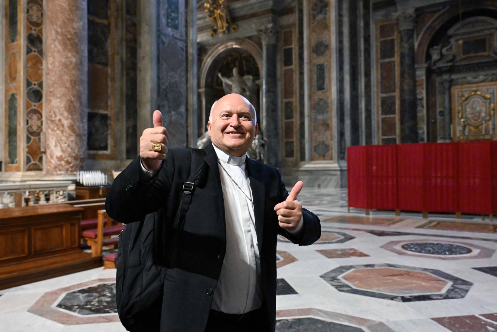 **NO LIBRI** Italy, Rome, Vatican, 2025/5/4 .Cardinal Ladislav Laslo Német  arrives for the  Ninth Novemdiale mass at St Peter's Basilica in The Vatican,    Photograph by ALESSIA GIULIANI   / Catholic Press Photo Photo: ALESSIA GIULIANI / ipa-agency.net/IPA