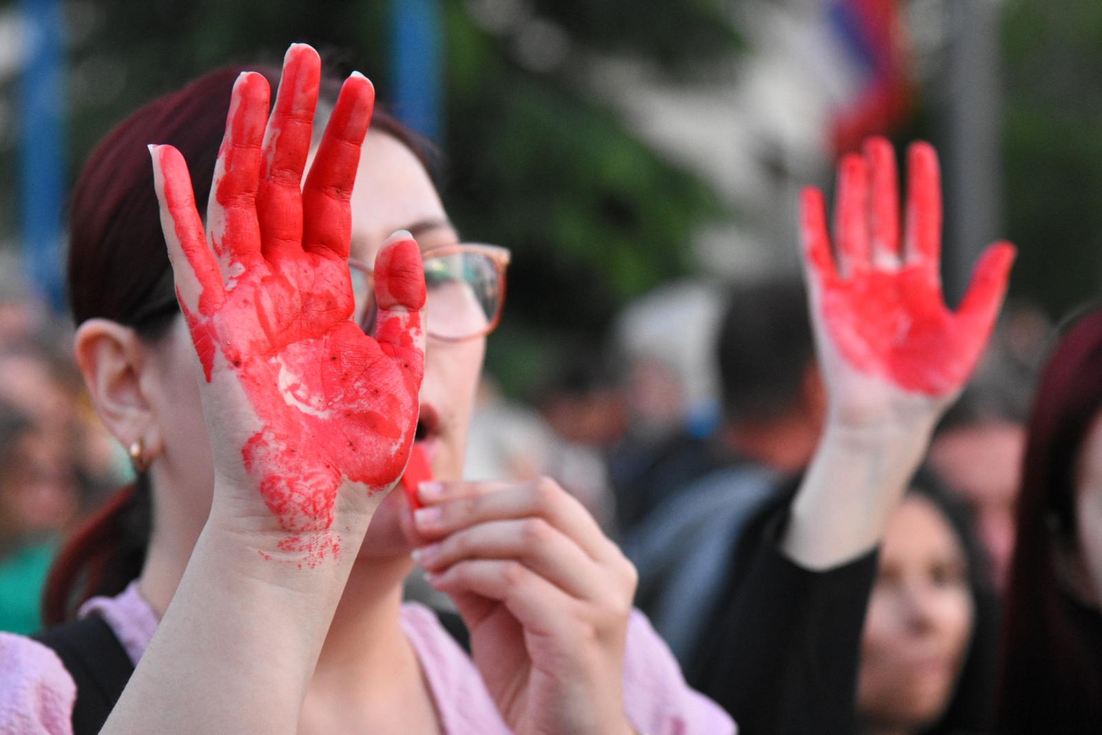 28, April, 2025, Nis - Students in blockade and citizens of Nis gathered at the intersection in front of the basic court and held a protest under the slogan "You on us, we on the streets" because of "police brutality" against students and citizens in Novi Sad. Photo: Radule Perisic/ATAImages

28, april, 2025, Nis - Studenti u blokadi i gradjani Nisa okupili su se na raskrsnici ispred osnovnog suda i odrzali protest pod sloganom "Vi na nas, mi na ulice"  zbog "policijske brutalnosti" nad studentima i gradjanima u Novom Sadu. Photo: Radule Perisic/ATAImages Photo: Radule Perisic/ATAImages/PIXSELL