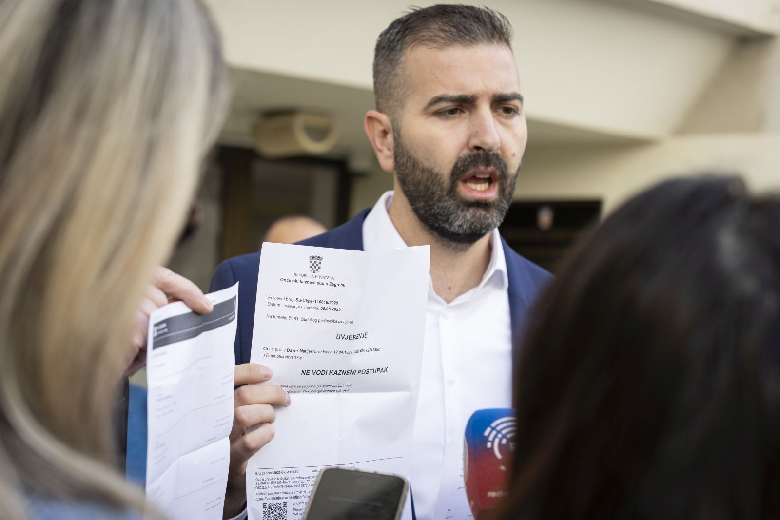 Split, 090525.
Konferencija za medije Davora Matijevica ispred Centra za autizam o podizanju naknade za asistente u nastavi.
Na fotografiji: Davor Matijevic.
Foto: Nikola Brboleza / CROPIX