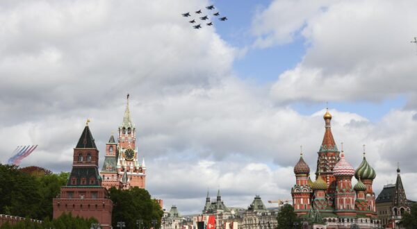 (250506) -- MOSCOW, May 6, 2025 (Xinhua) -- Aircraft fly in formation over Red Square during a rehearsal for the Victory Day military parade, which marks the 80th anniversary of the Victory in the Great Patriotic War, in Moscow, Russia, May 5, 2025. (Xinhua/Yao Dawei) Photo: Yao Dawei/XINHUA