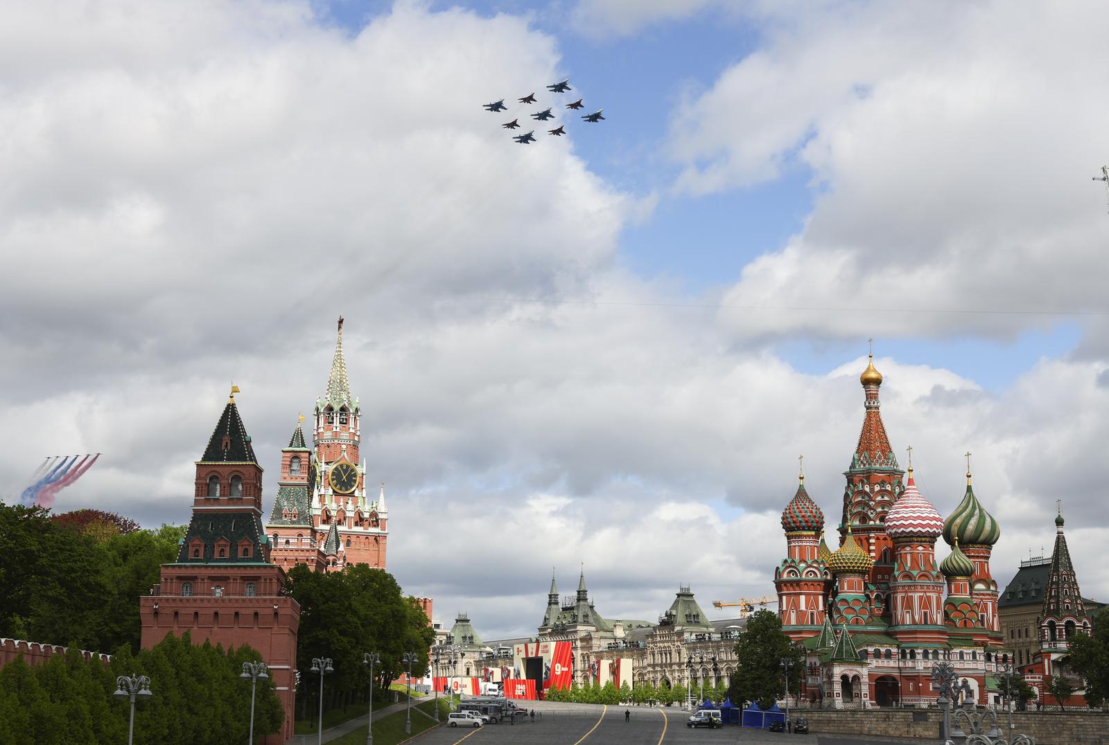 (250506) -- MOSCOW, May 6, 2025 (Xinhua) -- Aircraft fly in formation over Red Square during a rehearsal for the Victory Day military parade, which marks the 80th anniversary of the Victory in the Great Patriotic War, in Moscow, Russia, May 5, 2025. (Xinhua/Yao Dawei) Photo: Yao Dawei/XINHUA