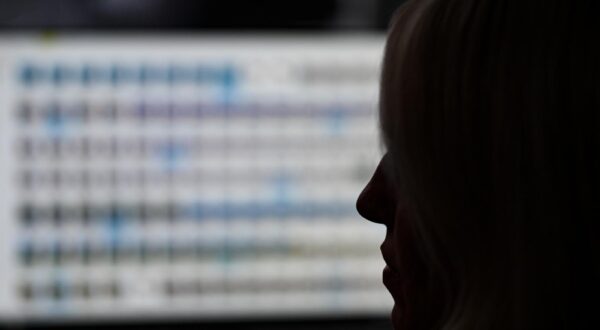 28 November 2022, Hessen, Wiesbaden: An investigator from the Special Organizational Structure BAO Fokus (Cross-Case Organizational Structure against Child Pornography and Sexual Abuse of Children) sits in front of a monitor with photo files at the Hesse State Criminal Police Office. This specialized unit with over 300 investigators, together with the prosecutors of the Central Office for Combating Internet Crime (ZIT), is dedicated to the Hesse-wide prosecution of child abuse and also supports the worldwide manhunts against child pornography. (to dpa "Call for IP address storage to fight crime") Photo: Arne Dedert/dpa Photo: Arne Dedert/DPA