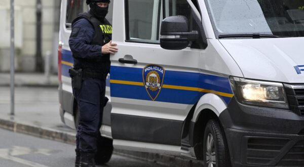 23.05.2025., Zagrev - Policija ispred Zupanijskog suda gdje je doveden Viktor Milakovic zvani Putin osimnjicen za postavljanje eksplozivne naprave ispred stana Tomislava Sucica na Lanistu 2020. godine. Photo: Igor Soban/PIXSELL