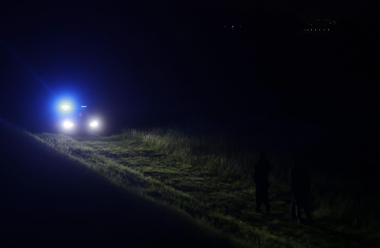 06.05.2024., Zagreb - Policijski ocevid u blizini nasipa kod zgrade bolncie u Blatu gdje je muskarac ostrim predmetom usmrtio zenu. Photo: Luka Stanzl/PIXSELL