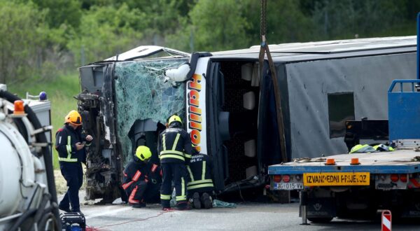 04.05.2025., Popovaca - Prometna nesrece u kojoj je sudjelovao autobus i osobni automobil. U nesreci su dvije osobe poginule te ih je nekoliko ozlijedjeno. Photo: Emica Elvedji/PIXSELL