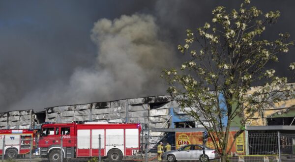 Massive black smoke seen in the sky above the burning Marywilska 44 shopping center in Warsaw. Massive fire at the Marywilska 44 shopping center in Warsaw's Bia?oleka district. According to the State Fire Service, there are 50 fire brigades on site, with a total of nearly 300 firefighters working there, including from the chemical unit. Water is drawn from a nearby canal to extinguish the fire. About 1400 shops are completely burnt down so far. Residents of Warsaw and the surrounding area received a government security center alert, urging them to stay at home and close their windows. (Photo by Attila Husejnow / SOPA Images/Sipa USA) Photo: SOPA Images/SIPA USA