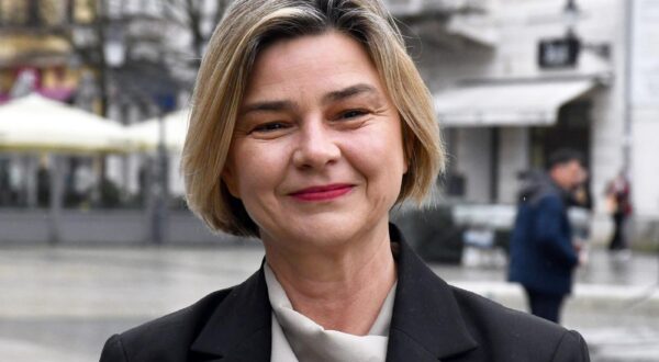 26.03.2025., Slavonski Brod: Koordinatorica stranke Mozemo! Sandra Benčcic i lokalni koordinator Davor Cibula na konferenciji za medije predstavili su izlazak stranke na izbore u Slavonskom Brodu. Photo: Ivica Galovic/PIXSELL