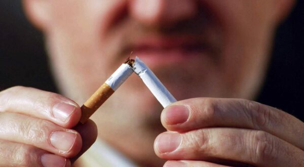 smoking cessation or stop smoking for health reasons, addiction and drugs smoking cessation or stop smoking Photo: IMAGO/Elmar Gubisch/IMAGOSTOCK&PEOPLE