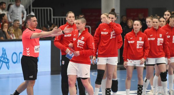 10.04.2025., SSD Josip Samarzija-Bepo, Koprivnica - Kvalifikacije za svjetsko prvenstvo Hrvatska - Spanjolska
Hrvatska; Lucija Besen (1), Paula Posavec (3), Tina Barisic (4), Klara Birtic (7), Stela Posavec (8), Dejana Milosavljevic (10), Katarina Jezic (17), Katarina Pavlovic (23), Lara Buric 825), Mia Brkic (26), Andrea Simara (28), Ana Debelic (31), Josipa Mamic (35), Tena Petika (40), Petra Marinovic (50), Kristina Prkacin (88), izbornik Ivica Obrvan
Spanjolska; Nicole Wiggins (1), Carmen Costa Campos (6), Ona Vegue Pena (14), Mercedes Soanez Castellanos (16), Jenifer Maria Gutierrez Bermejo (17), Ester Bosch Somaza (19), Paula Arcos Poveda (23), Danila Patricia So Delgado Pinto (27), Kaba Gassama Cissokho (33), Alicia Fraga Fernandez (34), June Loidi Etxaniz (38), Paulina Perez Buforn (52), Seynabou Mbengue Rodriguez (53), Anne Erauskin Martinez (65), Lynde Tchapochet Defo (68), Carmen Arroyo Pimienta (70), izbornik Jose AmbrosioMartin Cedres  Photo: Damir Spehar/PIXSELL