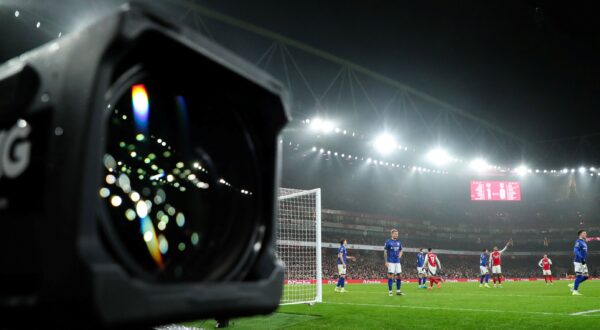 Premier League Arsenal v Ipswich Town TV camera reflects lights during the Premier League match Arsenal vs Ipswich Town at Emirates Stadium, London, United Kingdom, 27th December 2024 (Photo by Izzy Poles News Images) London Emirates Stadium Greater London United Kingdom Copyright: xIzzyxPoles NewsxImagesx