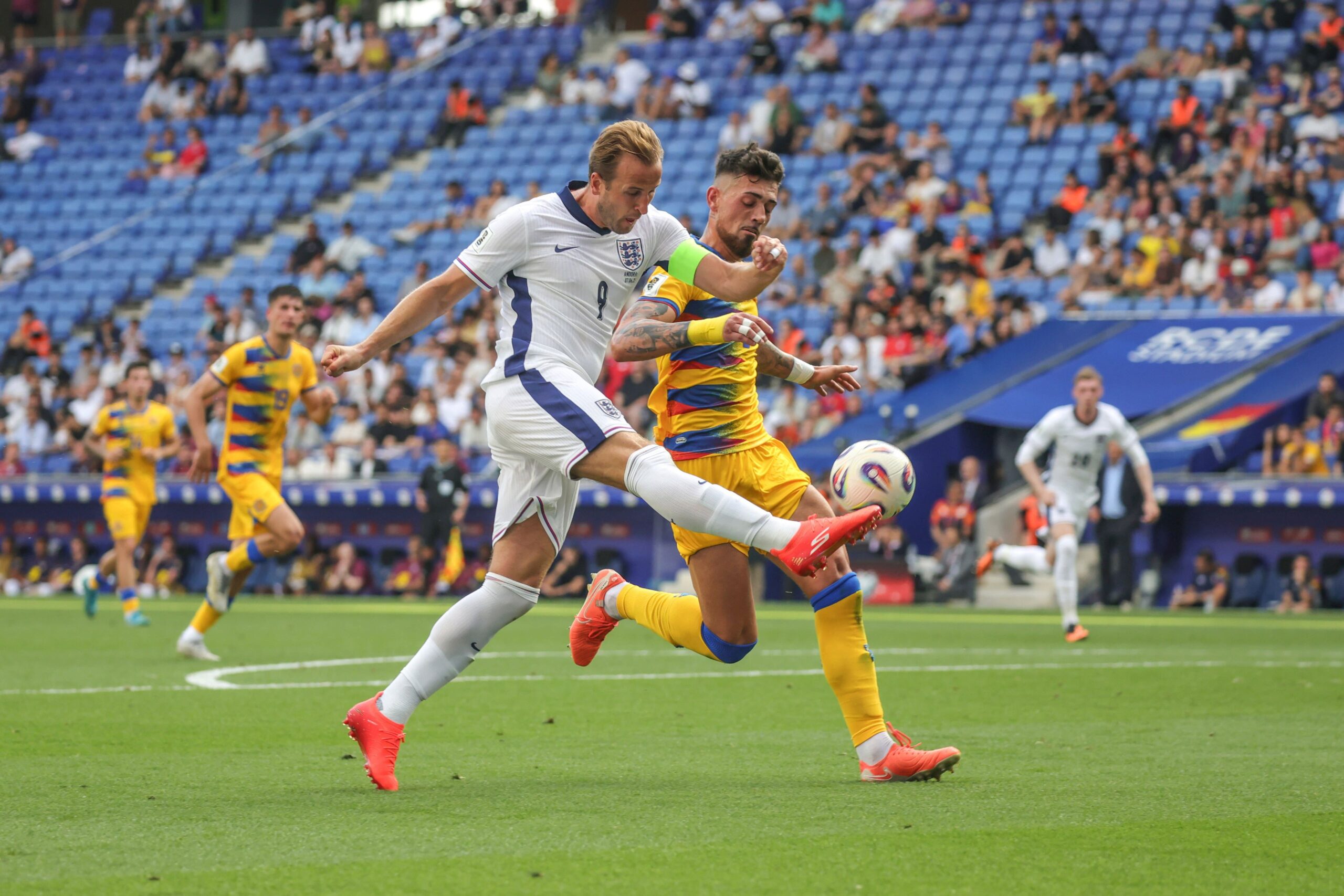 Spain - FIFA World Cup, WM, Weltmeisterschaft, Fussball 2026 European Qualifier - Andorra vs England - 07 06 2025 SPAIN, BARCELONA, JUNE 07. Harry Kane of England kicks the ball under pressure fromChristian Garcia of Andorra during the FIFA World Cup 2026 European Qualifier Group K football match between Andorra and England at RCDE Stadium on June 07, 2025 in Barcelona, Spain. Photo by Manuel Blondeau AOP.Press Barcelona RCDE Stadium Catalunya Spain Copyright: ManuelxBlondeau AOP.Pressx 20250607 001