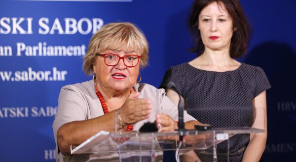 25.06.2025., Zagreb - Zastupnice Anka Mrak-Taritas, Dalija Oreskovic i predsjednik GLAS-a Stanko Boric odrzali su konferenciju za medije s temom prijedlog izmjena zakona kojima bi se ukinuo porez na dohodak na mirovine. Photo: Luka Stanzl/PIXSELL