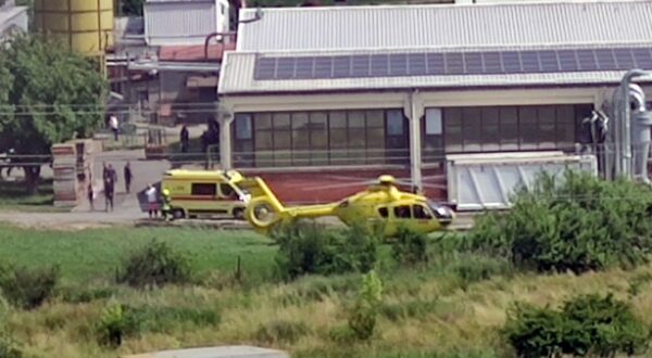 Čazma, 12.06.2025. - Jedna je osoba smrtno stradala, a dvije su teško ozlijeđene u eksploziji i požaru koji su zahvatili pogone tvrtke DI Čazma u industrijskoj zoni toga grada u četvrtak oko 14.30 sati, potvrdila je Bjelovarsko-bilogorska policija. foto HINA/ Igor KOKORUŠ/ tm