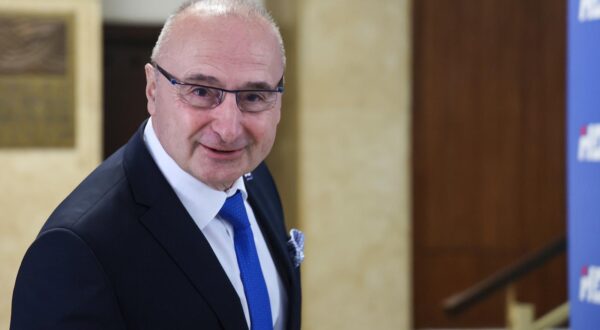 27.05.2025., Zagreb -  Dolazak clanova predsjednistva na zajednicku sjednicu Predsjednistva i Nacionalnog odbora HDZ-a. Gordan Grlic Radman Photo: Sanjin Strukic/PIXSELL