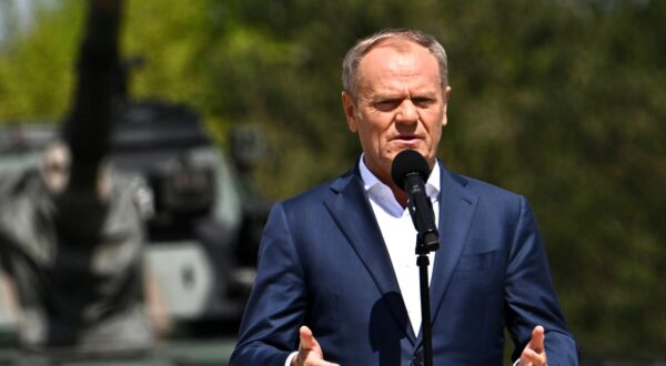 epa12083090 Polish Prime Minister Donald Tusk speaks during a solemn roll call on the occasion of the National Victory Day commemorating the end of WWII, on the grounds of the Gen. Tadeusz Kosciuszko Warsaw Armored Brigade in Warsaw - Wesola, Poland, 08 May 2025. World War II ended by the unconditional surrender of Nazi Germany on all fronts on 08 May 1945.  EPA/PRZEMYSLAW PIATKOWSKI POLAND OUT