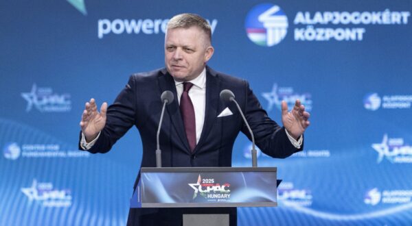 epa12143605 Prime Minister of Slovakia Robert Fico speaks at the Conservative Political Action Conference (CPAC) Hungary in Budapest, Hungary, 29 May 2025. The two-day Hungarian edition of CPAC is hosted by the Center for Fundamental Rights of Hungary for the fourth consecutive year.  EPA/Zsolt Szigetvary HUNGARY OUT
