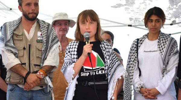 epa12149124 Swedish climate activist Greta Thunberg (C) speaks during a press conference together with the crew of the Madleen, the sailing ship of the NGO Freedom Flotilla, before departing from the port of San Giovanni Li Cuti headed to Gaza, in Catania, Italy, 01 June 2025.  EPA/ORIETTA SCARDINO
