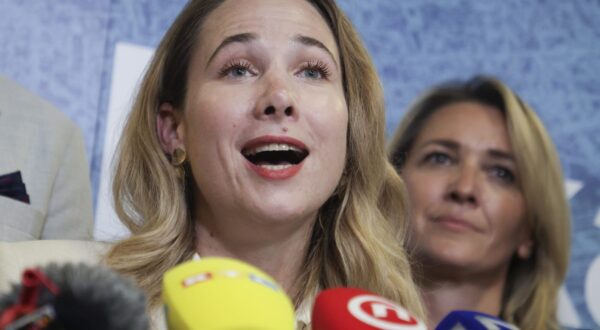 Zagreb 01.06.2025. - Kandidatkinja za gradonačelnicu Grada Zagreba Marija Selak Raspudić obratila se okupljenima u stožeru i medijima. Na fotografiji Marija Selak Raspudić. foto HINA/ Lana SLIVAR DOMINIĆ/ lsd