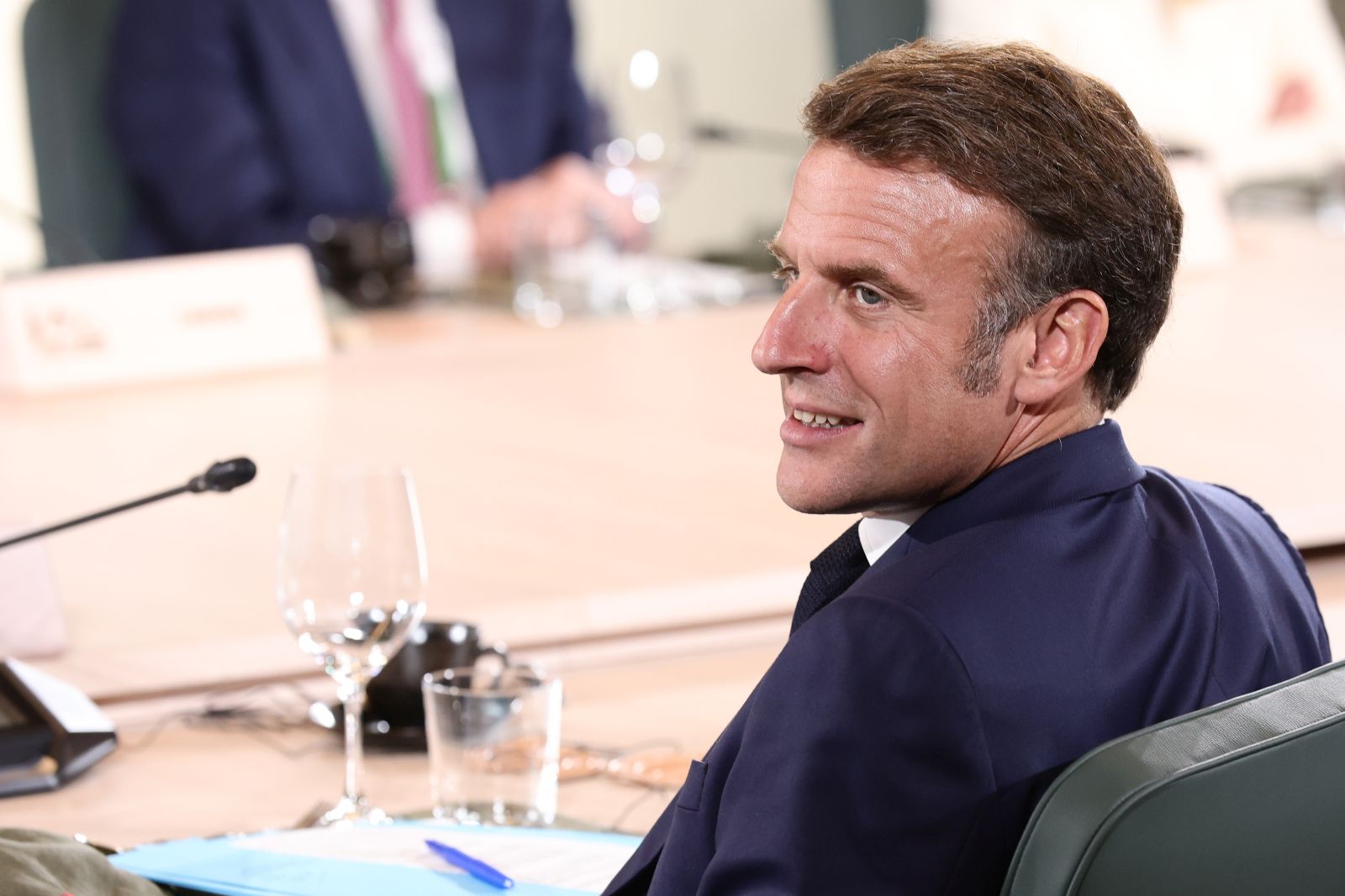 epa12182067 President of France Emmanuel Macron takes part in working lunch, with the theme, 'Energy Security,' with world leaders and outreach representatives at the G7 summit during the G7 Summit in Kananaskis, Canada, 17 June 2025. World leaders are gathered from 15 to 17 June 2025 for the annual G7 Summit.  EPA/TERESA SUAREZ / POOL
