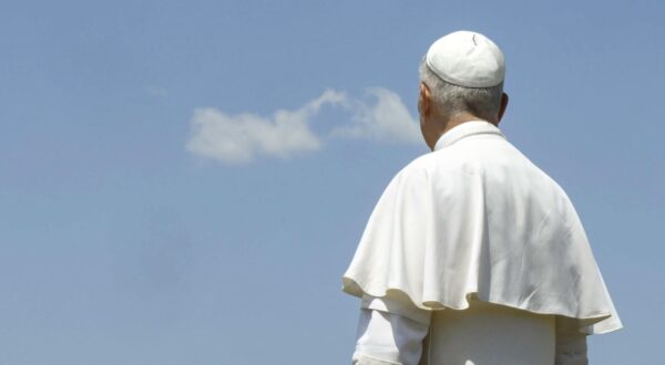 epa12185379 A handout picture provided by the Vatican Media shows Pope Leo XIV visiting the shortwave transmission center of the Vatican Radio, in Santa Maria di Galeria, near Rome, Italy, 19 June 2025.  EPA/VATICAN MEDIA HANDOUT HANDOUT EDITORIAL USE ONLY/NO SALES