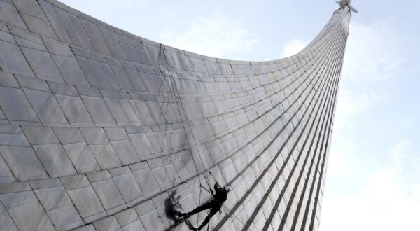 MOSCOW, RUSSIA - APRIL 7, 2021: An industrial climber uses a pressure washer to clean the Monument to the Conquerors of Space in the Cosmonauts Alley at the VDNKh exhibition center. Sergei Savostyanov/TASS Photo via Newscom Newscom/PIXSELL