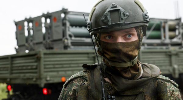 RUSSIA, SARATOV REGION - JUNE 5, 2025: Heavy flamethrower system commander codenamed Shakhtyor takes part in combat training for crews of TOS-1A Solntsepyok and TOS-2 Tosochka heavy flamethrower systems.  Alexander Shcherbak/TASS/Sipa USA Photo: Tass/SIPA USA