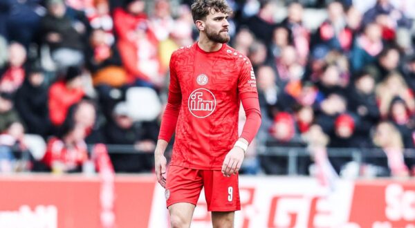 Fussball, 3.Liga Saison 2024/2025 17..Spieltag Rot-Weiss Essen - TSV 1860 München 08.12.2024, Stadion an der Hafenstrasse Leonardo Vonic Rot-Weiss Essen, 9 Essen Stadion an der Hafenstrasse Nordrhein-Westfahlen Deutschland *** Sports, Football, 3 League Season 2024 2025 17 Matchday Rot Weiss Essen TSV 1860 Munich 08 12 2024, Stadion an der Hafenstrasse Leonardo Vonic Rot Weiss Essen, 9 Essen Stadion an der Hafenstrasse North Rhine-Westphalia Germany Photo: IMAGO/Herbertz / Nico Herbertz/IMAGOSPORT