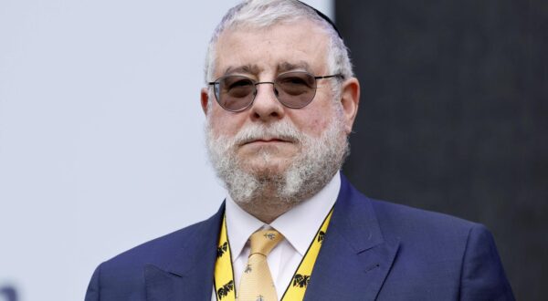 Rabbi Pinchas Goldschmidt, Präsident der Europäischen Rabbiner-Konferenz, bei der Verleihung des Internationalen Karlspreises zu Aachen 2025 an EU-Kommissionspräsidentin Ursula von der Leyen. Aachen, 29.05.2025 NRW Deutschland *** Rabbi Pinchas Goldschmidt, President of the European Rabbinical Conference, at the presentation of the International Charlemagne Prize of Aachen 2025 to EU Commission President Ursula von der Leyen Aachen, 29 05 2025 NRW Germany Copyright: xChristophxHardtx Photo: IMAGO/Christoph Hardt/IMAGOSTOCK&PEOPLE