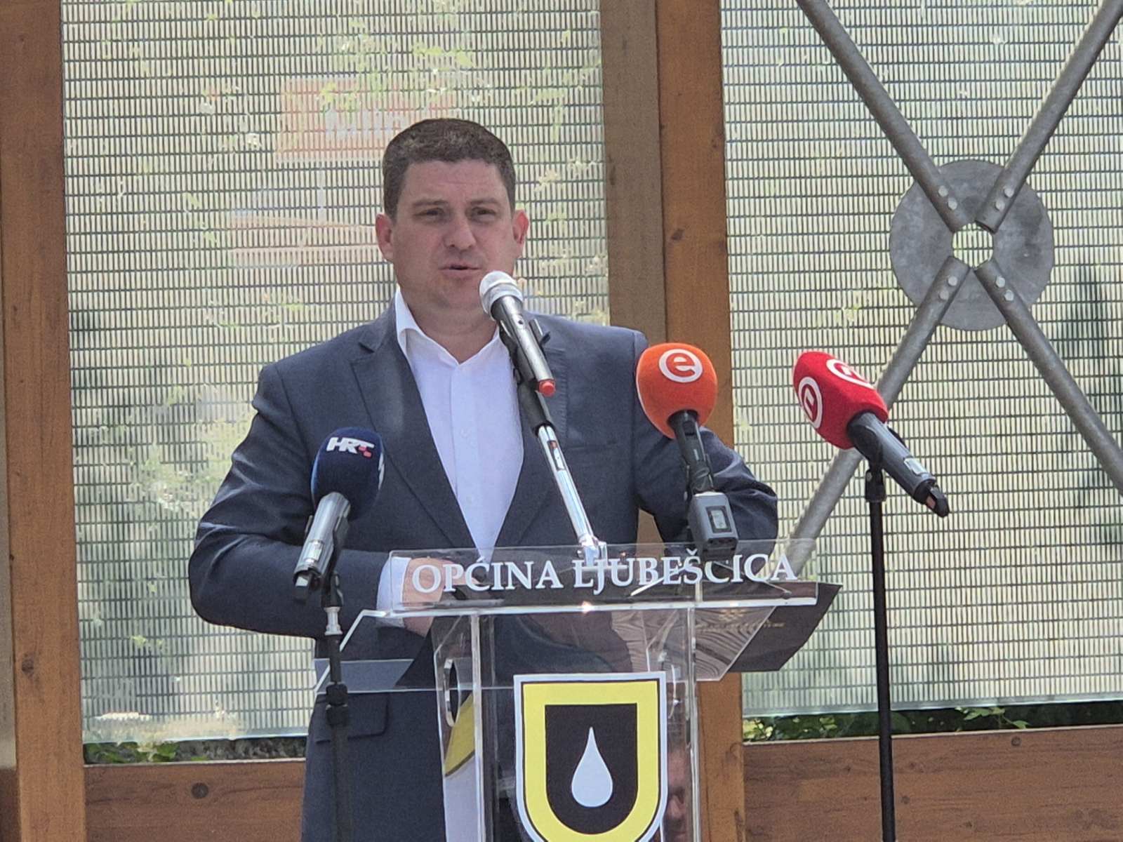 Ljubešćica, 11.06.2025. - Ne podržavamo bilo kakav oblik koruptivnih radnji i bitno je da se što prije utvrdi istina, izjavio je u srijedu potpredsjednik Vlade i ministar mora, prometa i infrastrukture Oleg Butković komentirajući novu akciju Uskoka u kojoj je uhićen bivši šef Hrvatskih cesta Josip Škorić. Na fotografiji Oleg Butković. foto HINA/ Siniša KALAJDŽIJA/ tm
