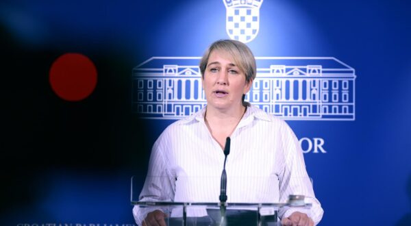 01.04.2025., Zagreb - Na konferenciji za medije odrzanoj u Saboru o zakonu o otocima i uhicenju Ivana Lesandrica govorila je Ivana Markovic. Photo: Patrik Macek/PIXSELL