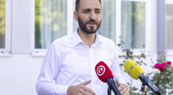 01.06.2025., Vukovar - Kandidat za gradonacelnika Grada Vukovara Domagoj Bilic glasovao je u drugom krugu lokalnih izbora na birackom mjestu OS Antuna Bauera. Photo: Borna Jaksic/PIXSELL