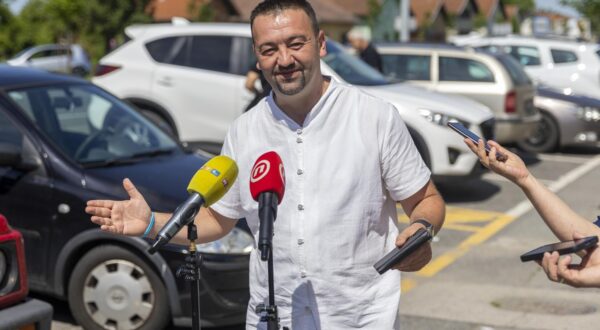 01.06.2025., Vukovar - Kandidat za gradonacelnika Grada Vukovara Marijan Pavlicek glasovao je u drugom krugu lokalnih izbora. Photo: Borna Jaksic/PIXSELL