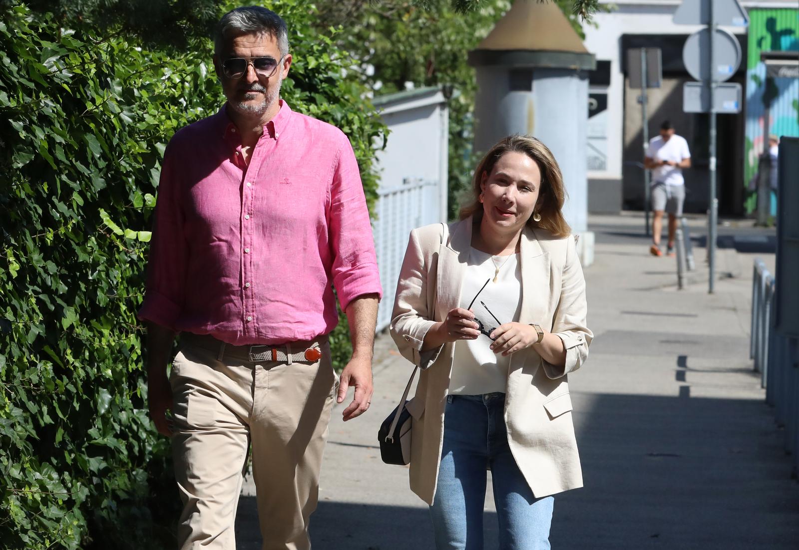 01.06.2025., Zagreb -   Kandidatkinja za gradonacelnicu Grada Zagreba, Marija Selak Raspudic sa suprugom Ninom Raspudicem izasla na glasovanje na birackom mjestu u Dobojskoj ulici, u IX gimnaziji. Photo: Robert Anic/PIXSELL