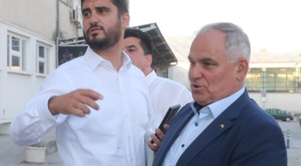 01.06.2025., Split - Docek izbornih rezultata drugog kruga lokalnih izbora u izbornom stozeru HDZ-a u studentskom restoran S.O.S. u Kopilici Stipe Cogelja i Blazenko Boban Photo: Ivo Cagalj/PIXSELL