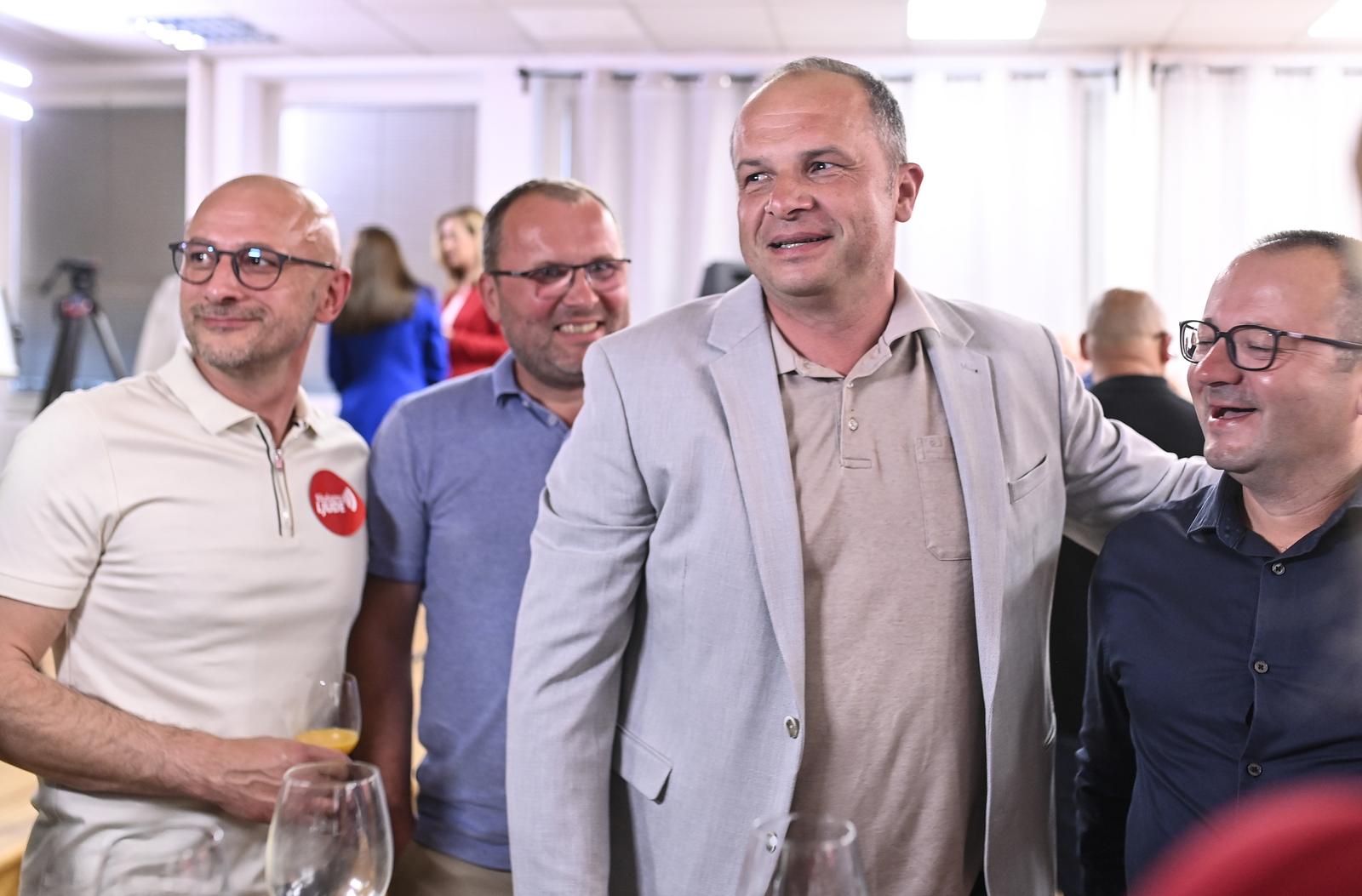 01.06.2025., Zagreb - Iscekivanje rezultata u stozeru SDP-a na Iblerovom trgu. Photo: Igor Soban/PIXSELL